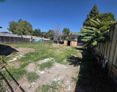 139 Ambrose Ave Unit A - Photo Thumbnail 12