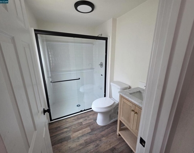 139 Ambrose Ave Unit A - Photo Thumbnail 6