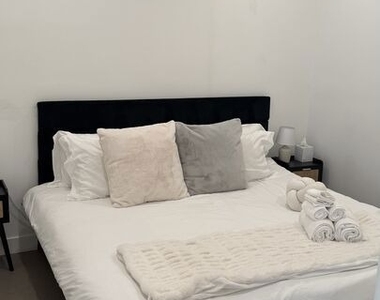 1812 1/2 Navy Street - Photo Thumbnail 6