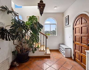 334 Crane Boulevard - Photo Thumbnail 3