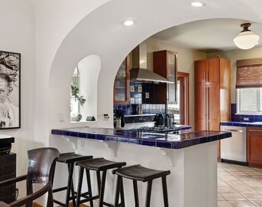 334 Crane Boulevard - Photo Thumbnail 7