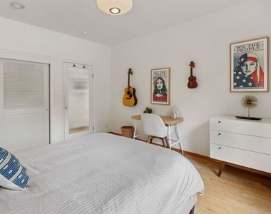 334 Crane Boulevard - Photo Thumbnail 17