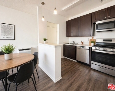 1133 W 36th Place - Photo Thumbnail 1