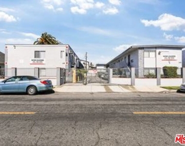 1133 W 36th Place - Photo Thumbnail 7