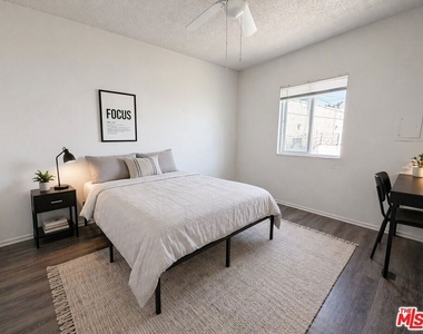 1133 W 36th Place - Photo Thumbnail 4