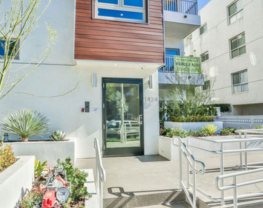 1424 S Bentley Avenue - Photo Thumbnail 8