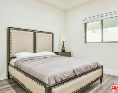 1424 S Bentley Avenue - Photo Thumbnail 6