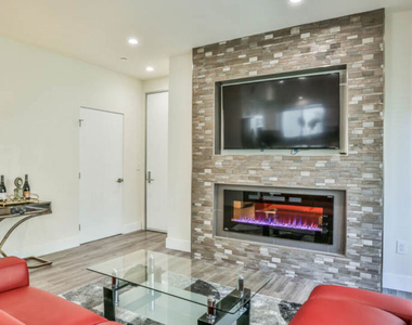 1424 S Bentley Avenue - Photo Thumbnail 9