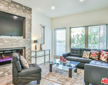 1424 S Bentley Avenue - Photo Thumbnail 5