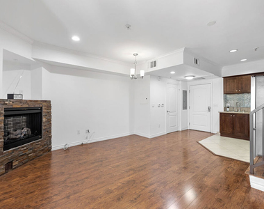5633 Carlton Way - Photo Thumbnail 12
