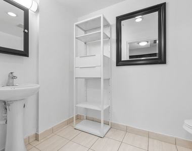 5633 Carlton Way - Photo Thumbnail 11