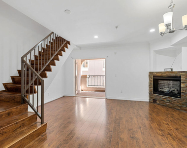 5633 Carlton Way - Photo Thumbnail 1