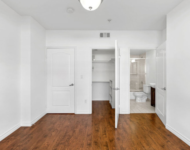 5633 Carlton Way - Photo Thumbnail 5