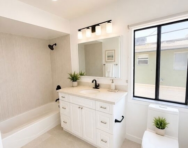 22 28th Avenue - Photo Thumbnail 9