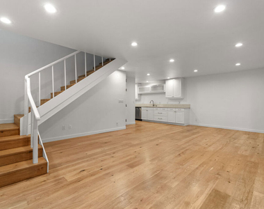 22 28th Avenue - Photo Thumbnail 16