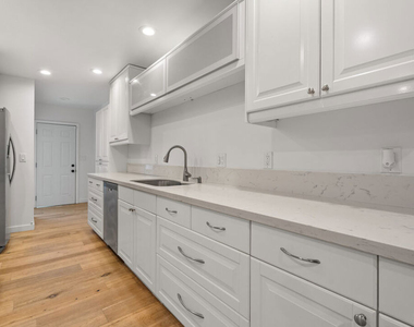 22 28th Avenue - Photo Thumbnail 3