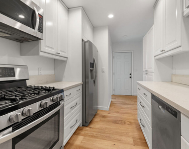 22 28th Avenue - Photo Thumbnail 2