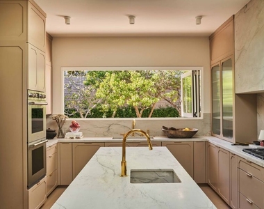 1862 Loma Vista Drive - Photo Thumbnail 8