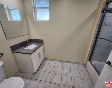 2726 S Cochran Avenue - Photo Thumbnail 8