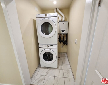 2726 S Cochran Avenue - Photo Thumbnail 14