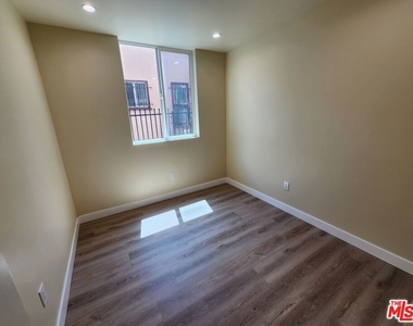 2726 S Cochran Avenue - Photo Thumbnail 10