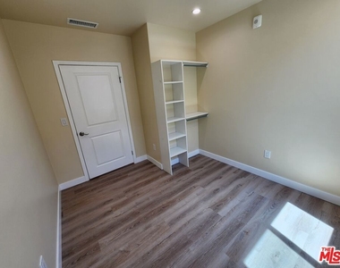 2726 S Cochran Avenue - Photo Thumbnail 13