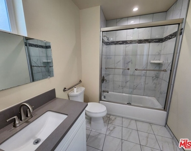 2726 S Cochran Avenue - Photo Thumbnail 17
