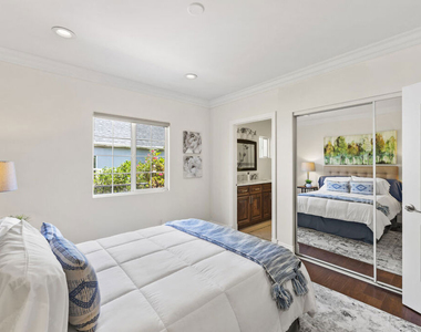 1114 S La Peer Drive - Photo Thumbnail 9
