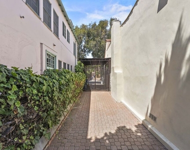 1114 S La Peer Drive - Photo Thumbnail 34