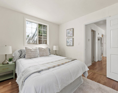 1114 S La Peer Drive - Photo Thumbnail 32