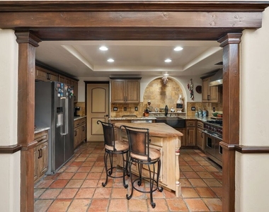 2528 Angelo Drive - Photo Thumbnail 8