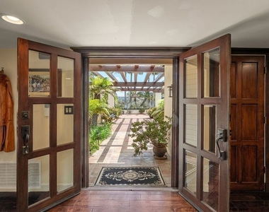 2528 Angelo Drive - Photo Thumbnail 4