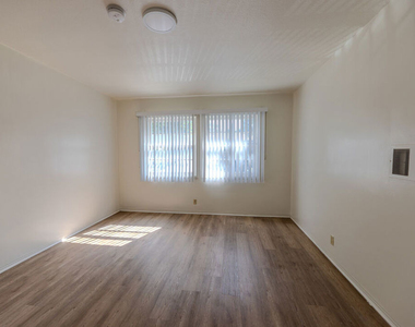 3821 Lockland Drive - Photo Thumbnail 9