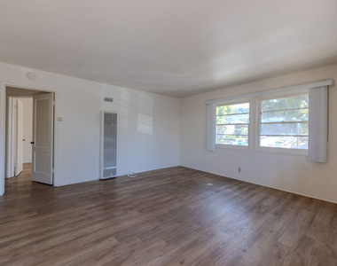 3821 Lockland Drive - Photo Thumbnail 3