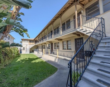 3821 Lockland Drive - Photo Thumbnail 2