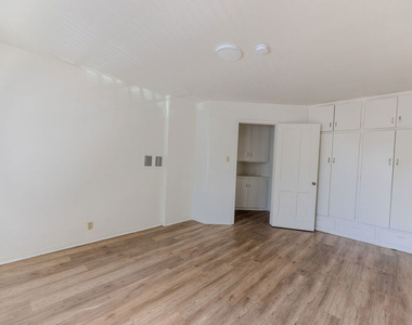 3821 Lockland Drive - Photo Thumbnail 11