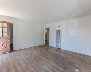 3821 Lockland Drive - Photo Thumbnail 4