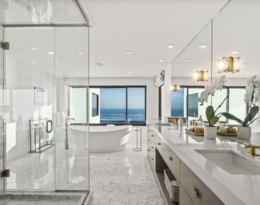 24146 Malibu Road - Photo Thumbnail 13