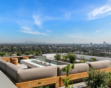 1100 Alta Loma Road - Photo Thumbnail 20