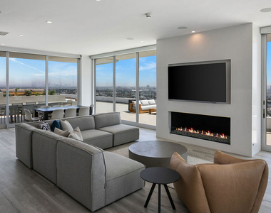 1100 Alta Loma Road - Photo Thumbnail 24