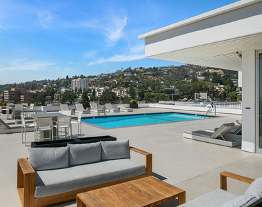 1100 Alta Loma Road - Photo Thumbnail 18