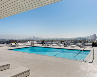 1100 Alta Loma Road - Photo Thumbnail 17