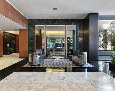 1100 Alta Loma Road - Photo Thumbnail 26