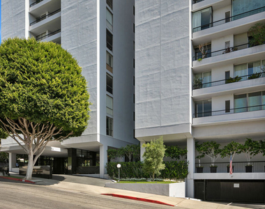 1100 Alta Loma Road - Photo Thumbnail 29
