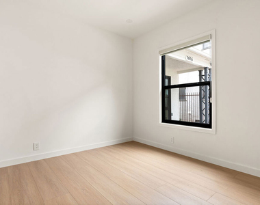 1614 Hauser Boulevard - Photo Thumbnail 5