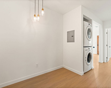 1614 Hauser Boulevard - Photo Thumbnail 12
