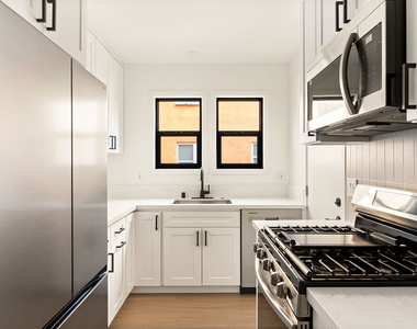 1614 Hauser Boulevard - Photo Thumbnail 8