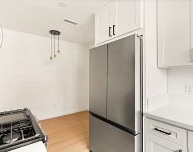 1614 Hauser Boulevard - Photo Thumbnail 9