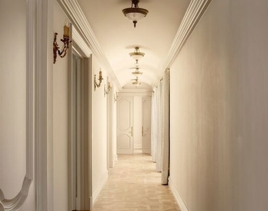 628 N Rodeo Drive - Photo Thumbnail 21