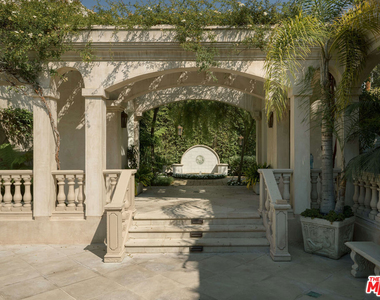 628 N Rodeo Drive - Photo Thumbnail 28